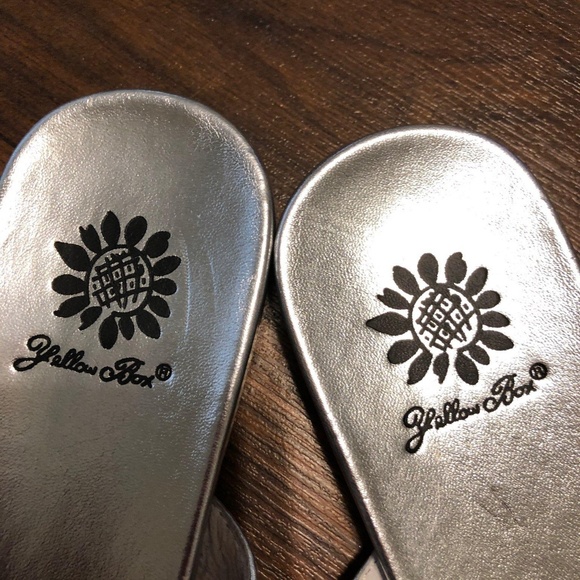 Yellow Box flip flops - Picture 2 of 3
